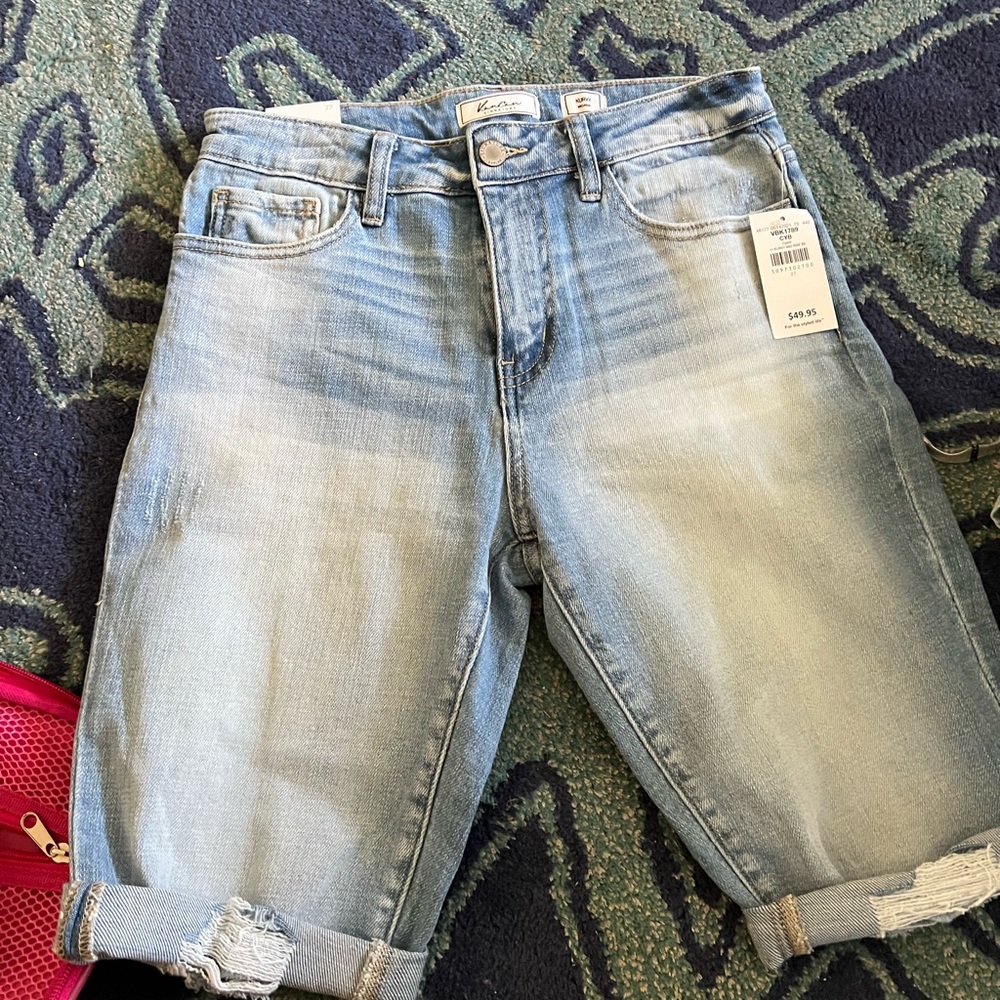 KanCan Kurvy Mid Rise size 27 NWT denim shorts.  Bermuda length